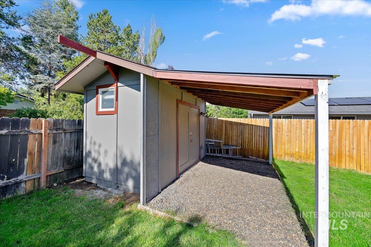 8809 W Canterbury St, Boise, Idaho 83704-6302, 4 Bedrooms, 2 Bathrooms, Residential For Sale, Price $450,000,MLS 98990736