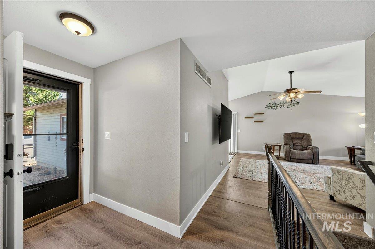 8809 W Canterbury St, Boise, Idaho 83704-6302, 4 Bedrooms, 2 Bathrooms, Residential For Sale, Price $450,000,MLS 98990736