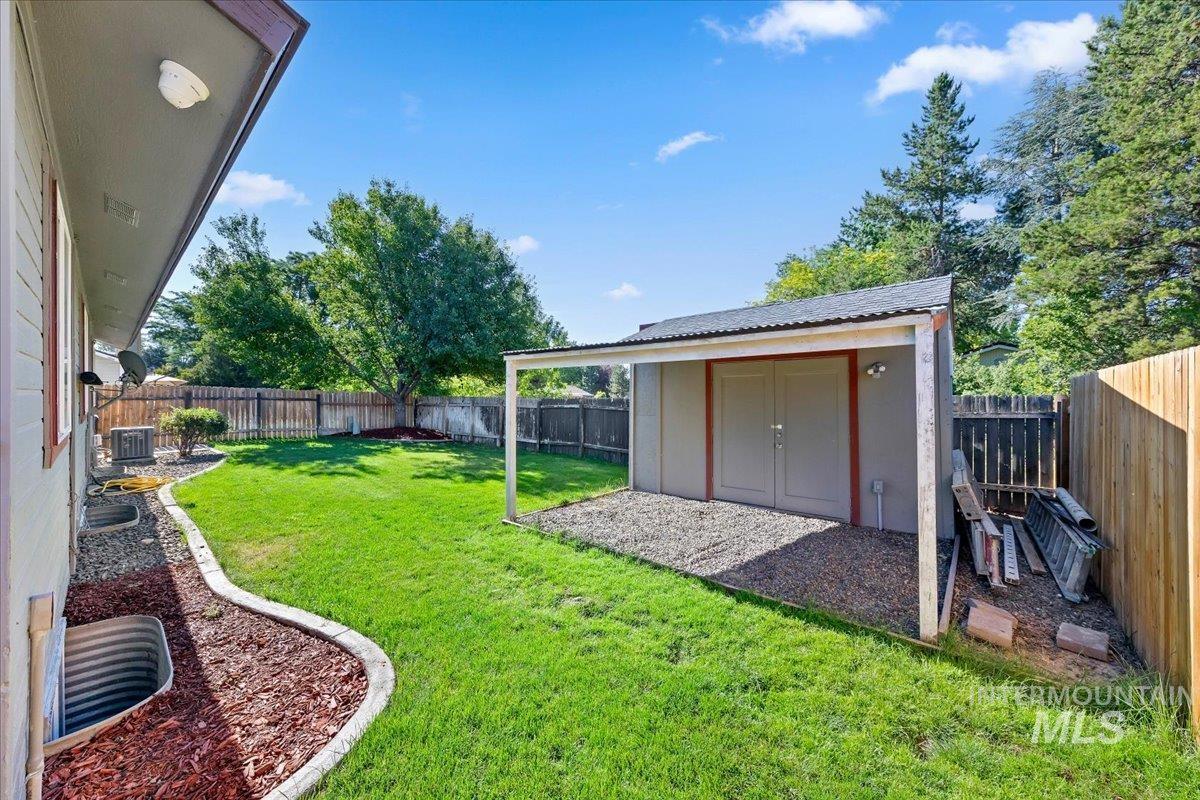 8809 W Canterbury St, Boise, Idaho 83704-6302, 4 Bedrooms, 2 Bathrooms, Residential For Sale, Price $450,000,MLS 98990736
