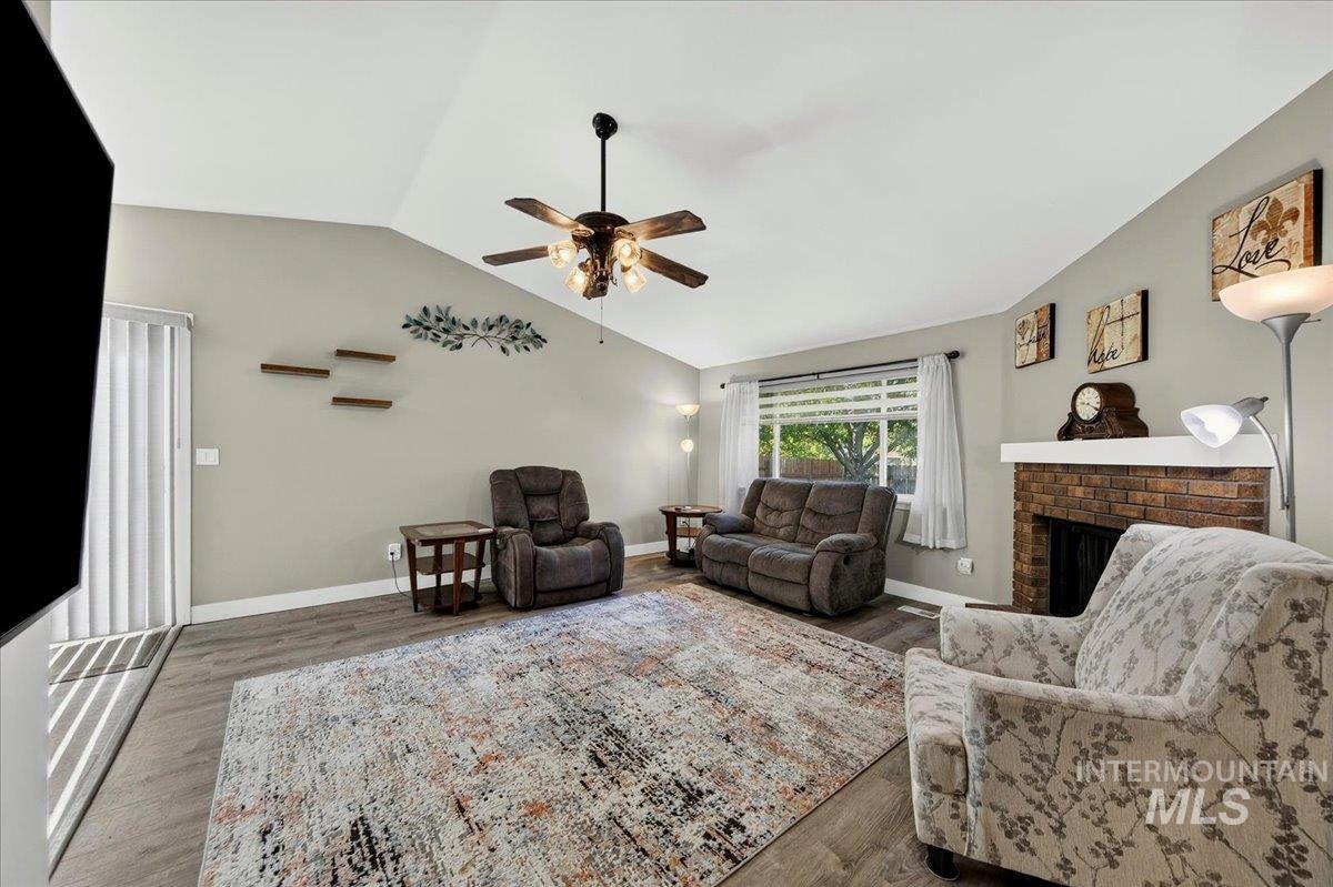 8809 W Canterbury St, Boise, Idaho 83704-6302, 4 Bedrooms, 2 Bathrooms, Residential For Sale, Price $450,000,MLS 98990736