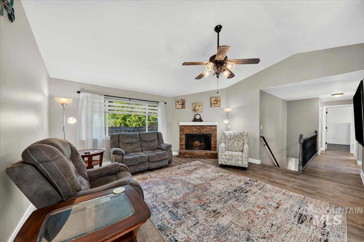 8809 W Canterbury St, Boise, Idaho 83704-6302, 4 Bedrooms, 2 Bathrooms, Residential For Sale, Price $450,000,MLS 98990736