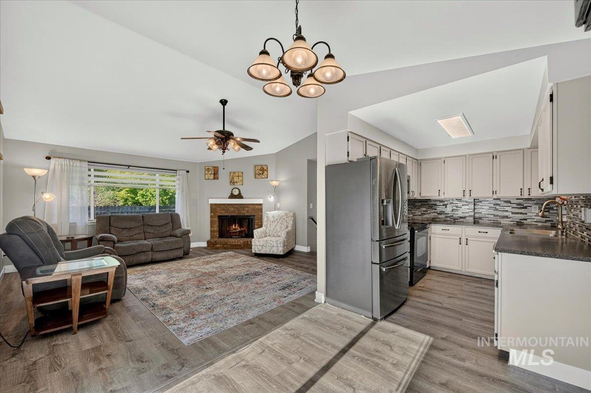8809 W Canterbury St, Boise, Idaho 83704-6302, 4 Bedrooms, 2 Bathrooms, Residential For Sale, Price $450,000,MLS 98990736