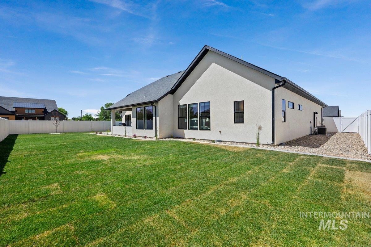 532 Half Moon Way, Twin Falls, Idaho 83301, 5 Bedrooms, 3.5 Bathrooms, Residential For Sale, Price $699,900,MLS 98990737