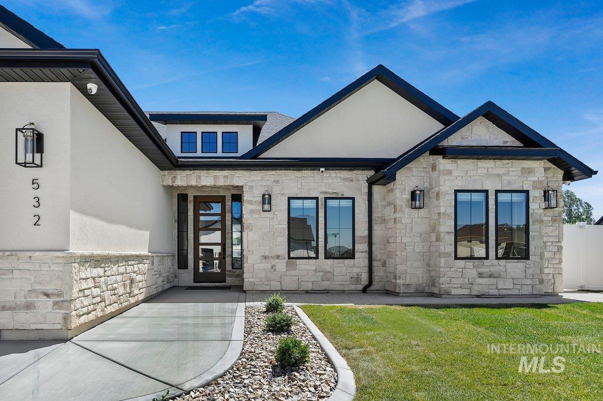 532 Half Moon Way, Twin Falls, Idaho 83301, 5 Bedrooms, 3.5 Bathrooms, Residential For Sale, Price $699,900,MLS 98990737