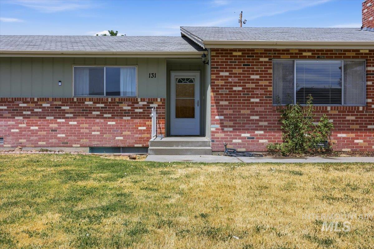 131 Sears Drive, Ontario, Oregon 97914, 5 Bedrooms, 2 Bathrooms, Residential For Sale, Price $340,000,MLS 98990744