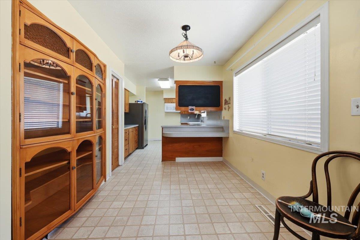 131 Sears Drive, Ontario, Oregon 97914, 5 Bedrooms, 2 Bathrooms, Residential For Sale, Price $340,000,MLS 98990744