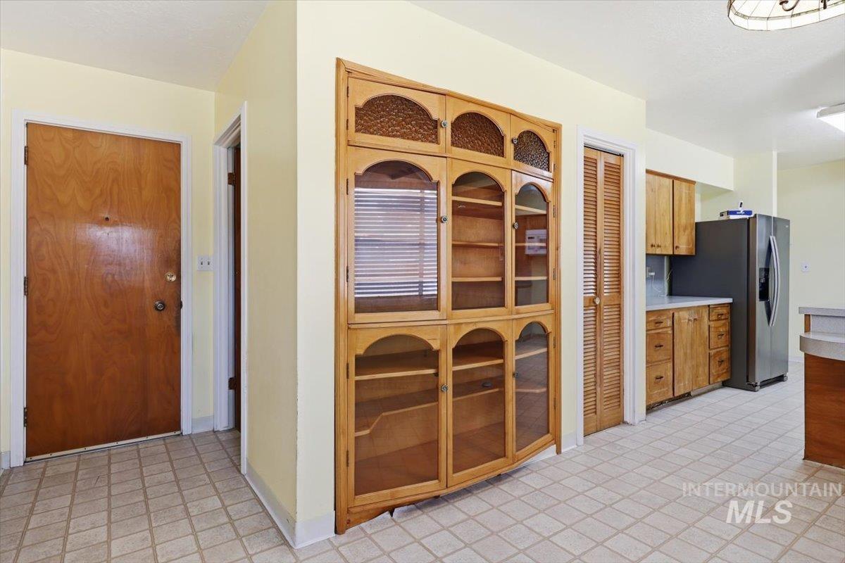 131 Sears Drive, Ontario, Oregon 97914, 5 Bedrooms, 2 Bathrooms, Residential For Sale, Price $340,000,MLS 98990744