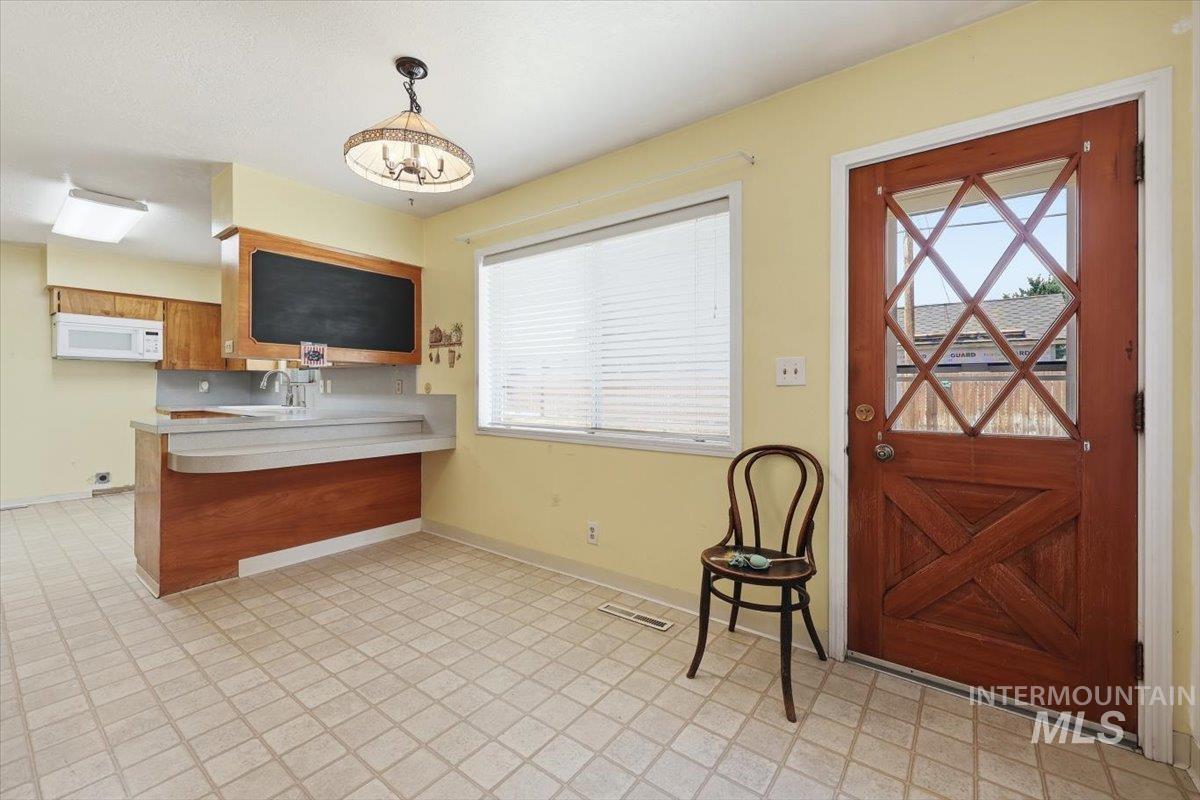 131 Sears Drive, Ontario, Oregon 97914, 5 Bedrooms, 2 Bathrooms, Residential For Sale, Price $340,000,MLS 98990744