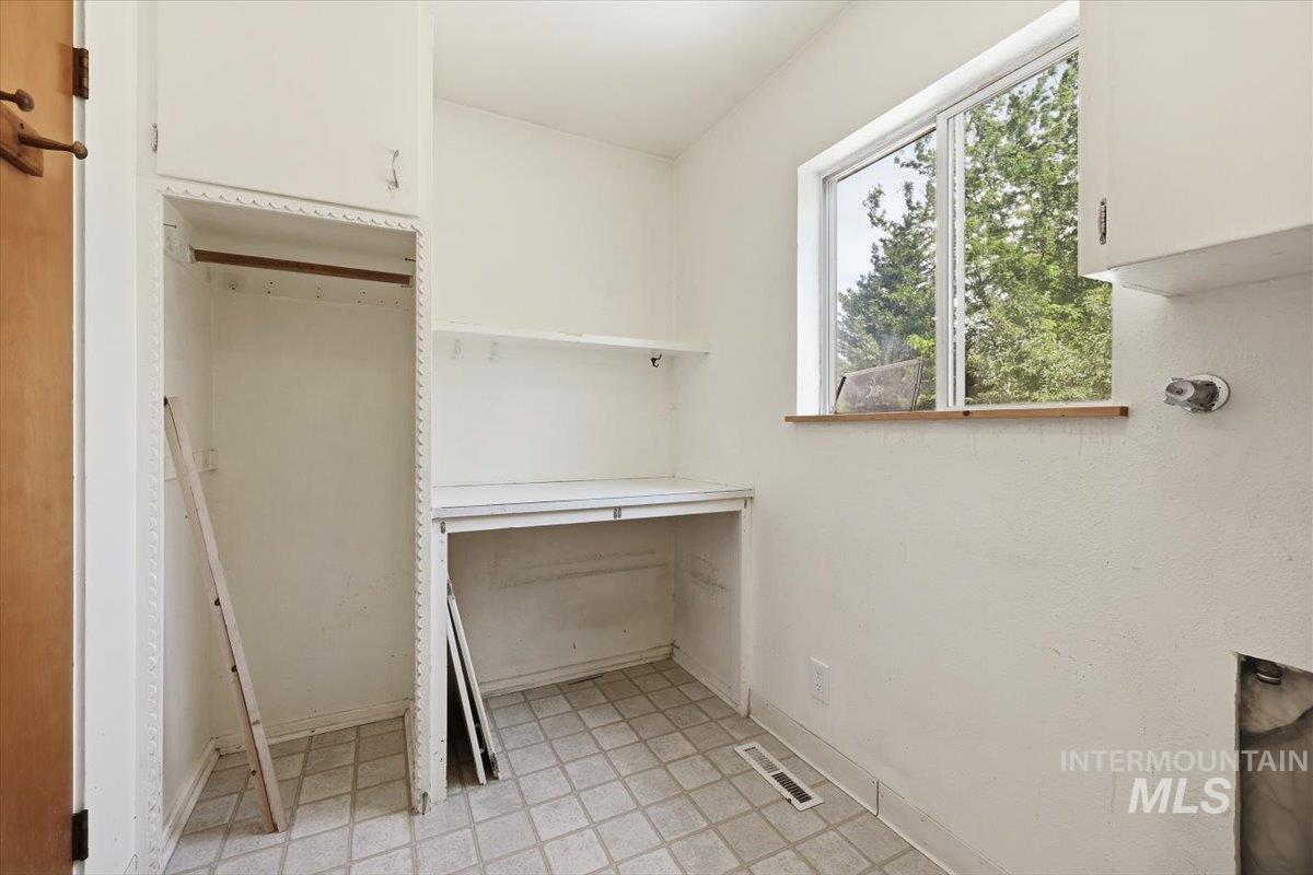 131 Sears Drive, Ontario, Oregon 97914, 5 Bedrooms, 2 Bathrooms, Residential For Sale, Price $340,000,MLS 98990744