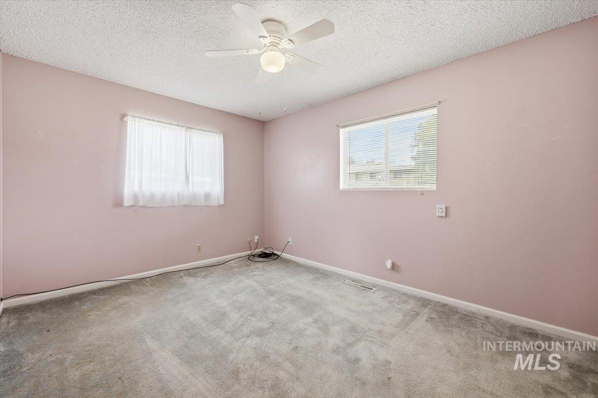 131 Sears Drive, Ontario, Oregon 97914, 5 Bedrooms, 2 Bathrooms, Residential For Sale, Price $340,000,MLS 98990744