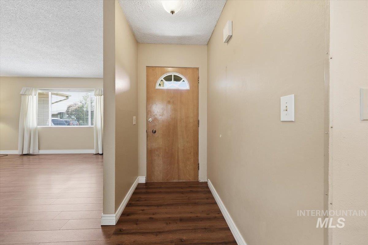 131 Sears Drive, Ontario, Oregon 97914, 5 Bedrooms, 2 Bathrooms, Residential For Sale, Price $340,000,MLS 98990744