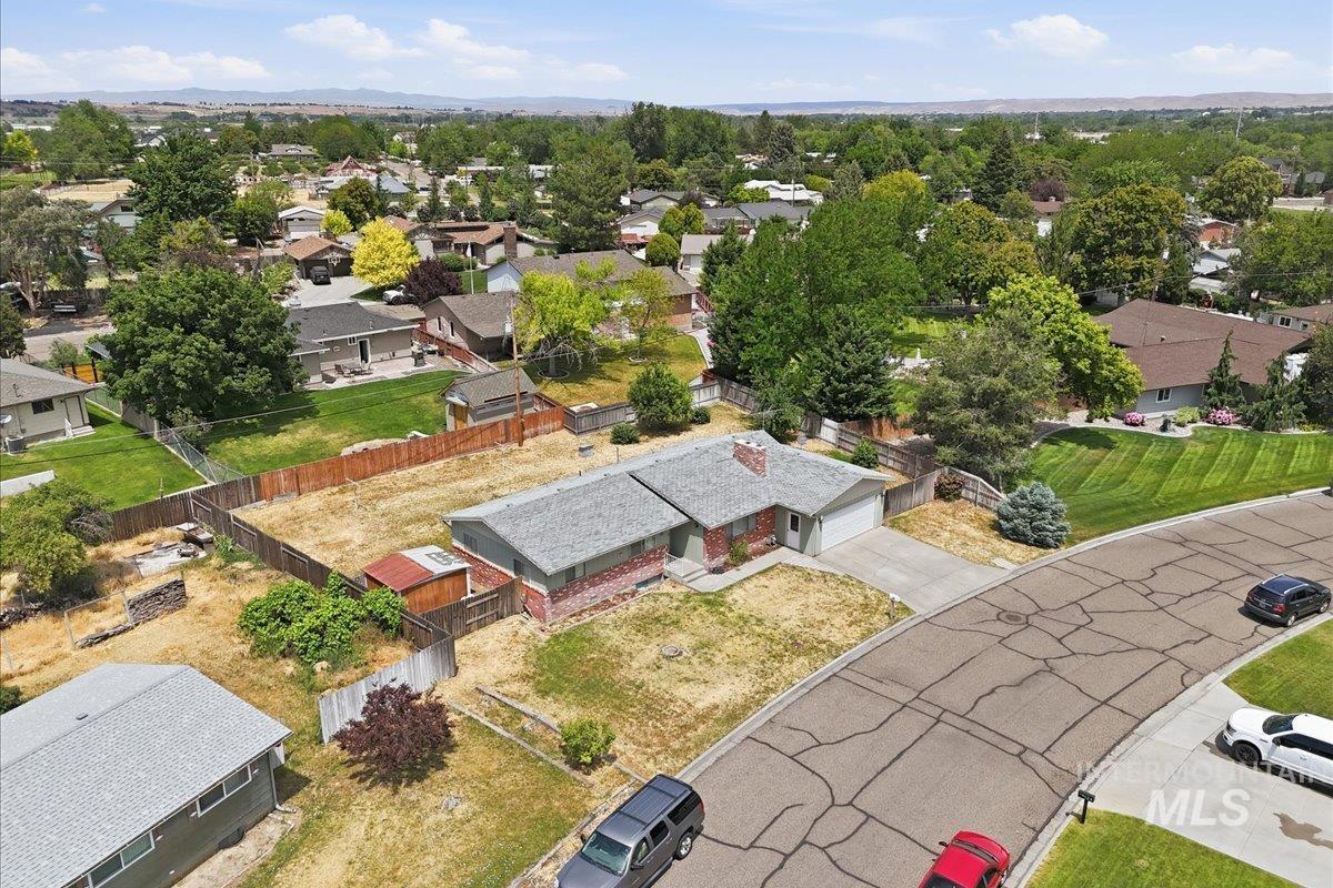 131 Sears Drive, Ontario, Oregon 97914, 5 Bedrooms, 2 Bathrooms, Residential For Sale, Price $340,000,MLS 98990744