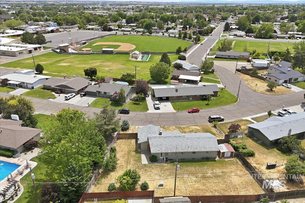 131 Sears Drive, Ontario, Oregon 97914, 5 Bedrooms, 2 Bathrooms, Residential For Sale, Price $340,000,MLS 98990744