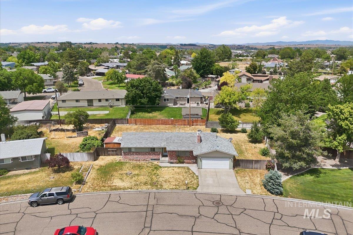 131 Sears Drive, Ontario, Oregon 97914, 5 Bedrooms, 2 Bathrooms, Residential For Sale, Price $340,000,MLS 98990744