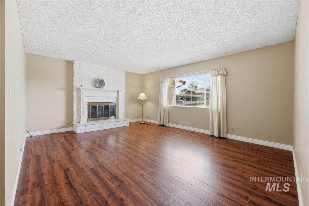 131 Sears Drive, Ontario, Oregon 97914, 5 Bedrooms, 2 Bathrooms, Residential For Sale, Price $340,000,MLS 98990744