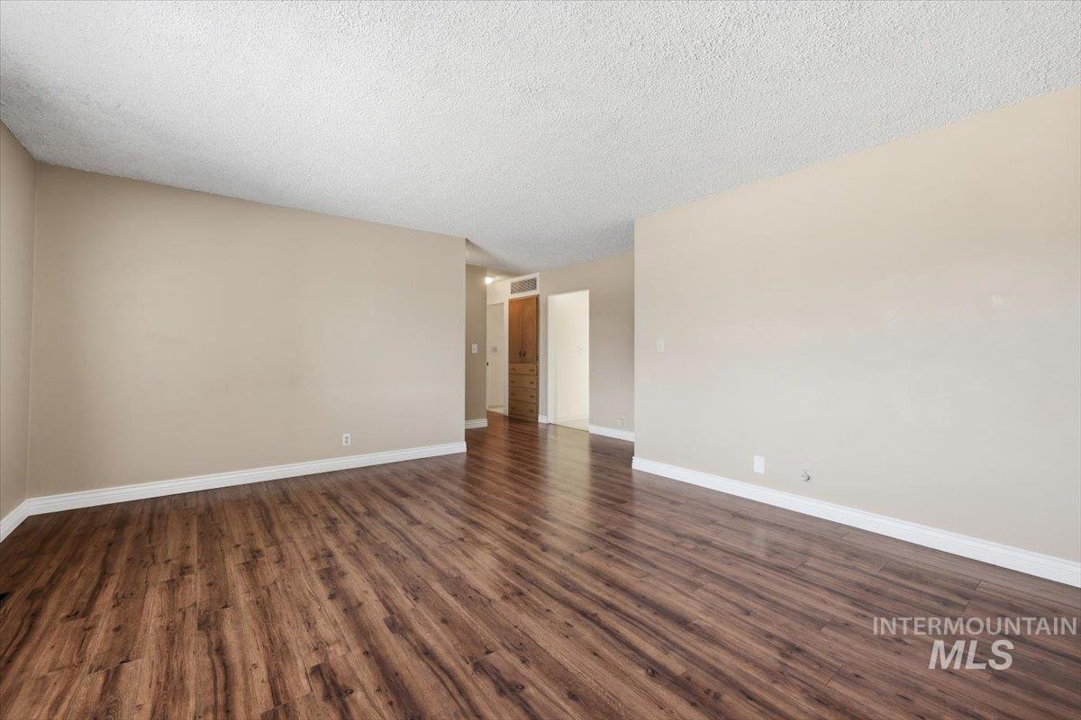 131 Sears Drive, Ontario, Oregon 97914, 5 Bedrooms, 2 Bathrooms, Residential For Sale, Price $340,000,MLS 98990744