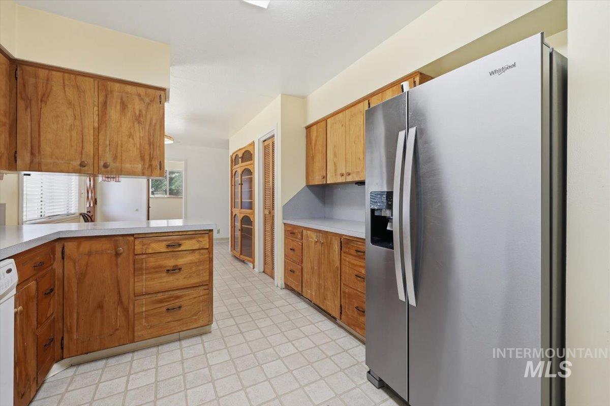 131 Sears Drive, Ontario, Oregon 97914, 5 Bedrooms, 2 Bathrooms, Residential For Sale, Price $340,000,MLS 98990744
