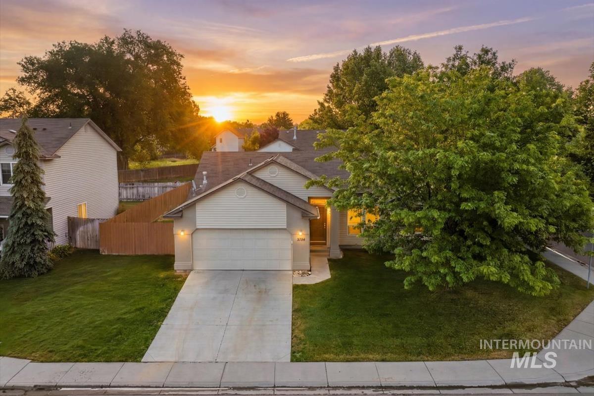 3184 S Avondale, Nampa, Idaho 83686, 3 Bedrooms, 2 Bathrooms, Residential For Sale, Price $360,000,MLS 98990745