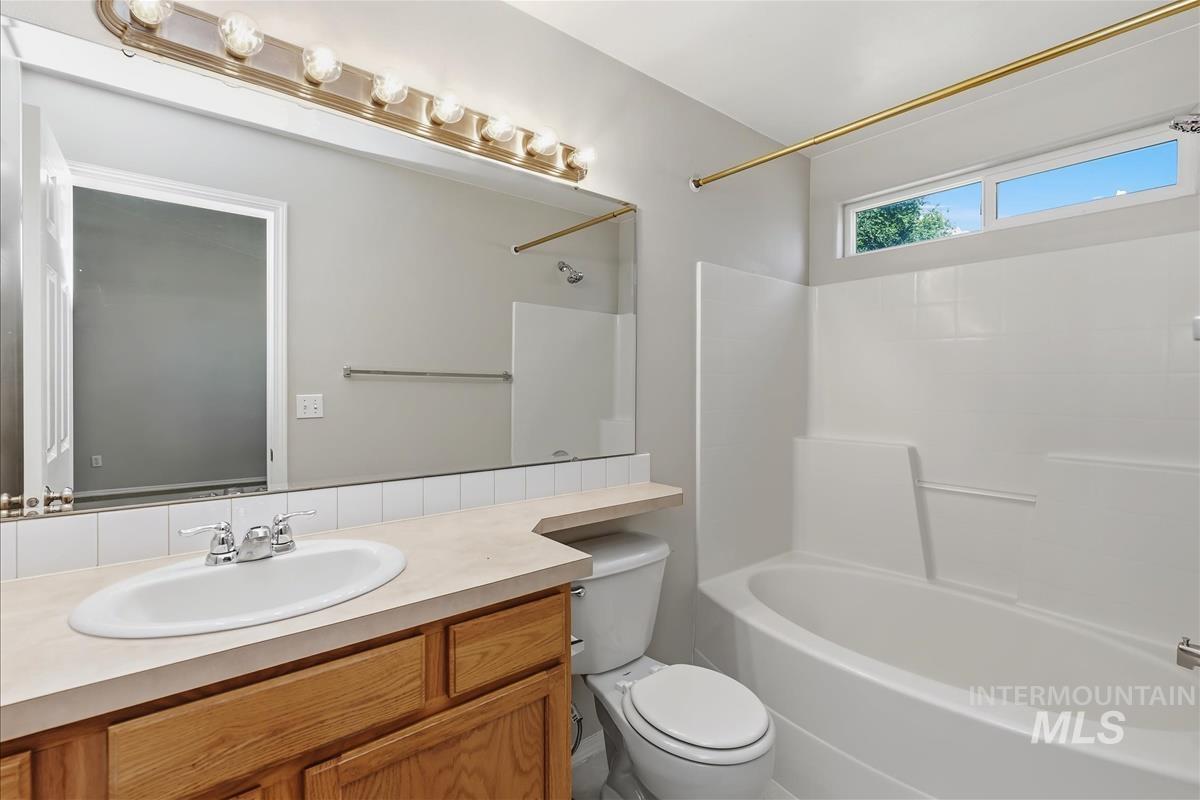 3184 S Avondale, Nampa, Idaho 83686, 3 Bedrooms, 2 Bathrooms, Residential For Sale, Price $360,000, 98990745