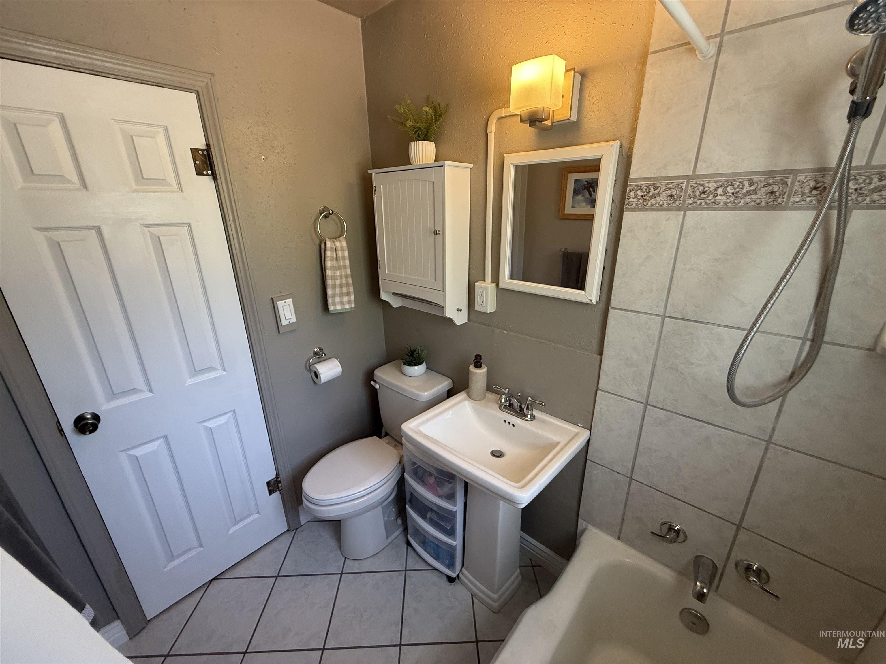 553 N Sparks St, Twin Falls, Idaho 83301, 2 Bedrooms, 1 Bathroom, Residential For Sale, Price $265,000, 98990746