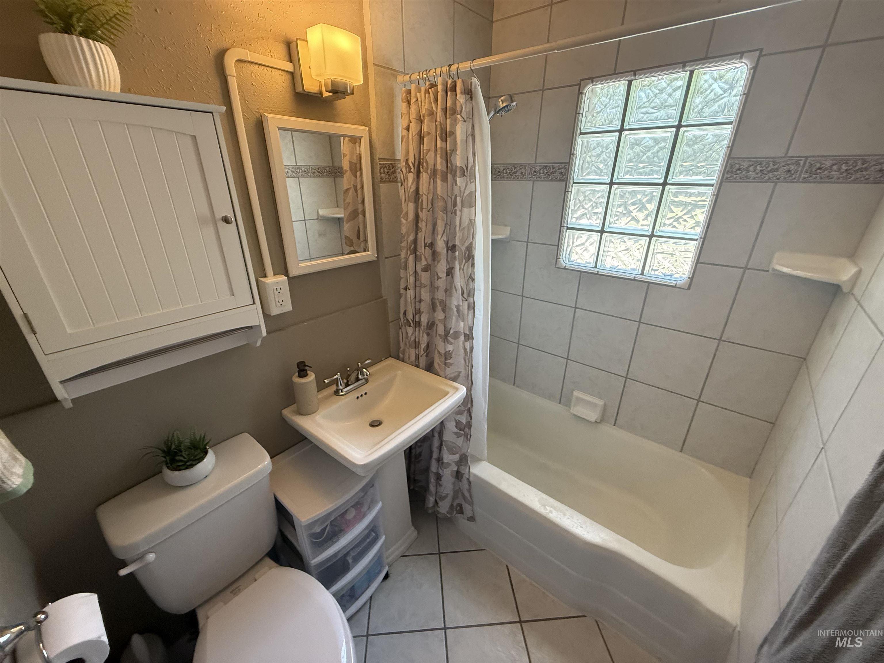553 N Sparks St, Twin Falls, Idaho 83301, 2 Bedrooms, 1 Bathroom, Residential For Sale, Price $265,000, 98990746