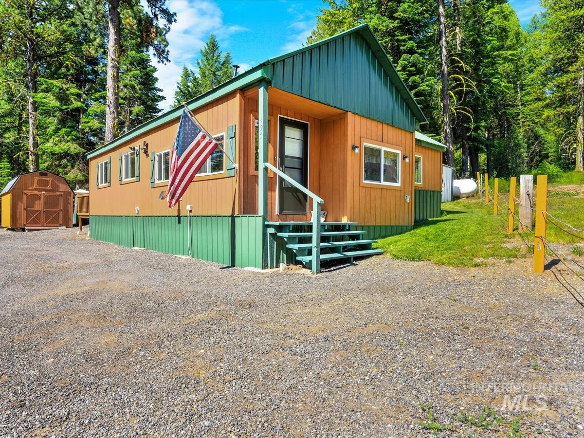 497 Micki Road, Cascade, Idaho 83611, 2 Bedrooms, 1 Bathroom, Residential For Sale, Price $325,000,MLS 98990748