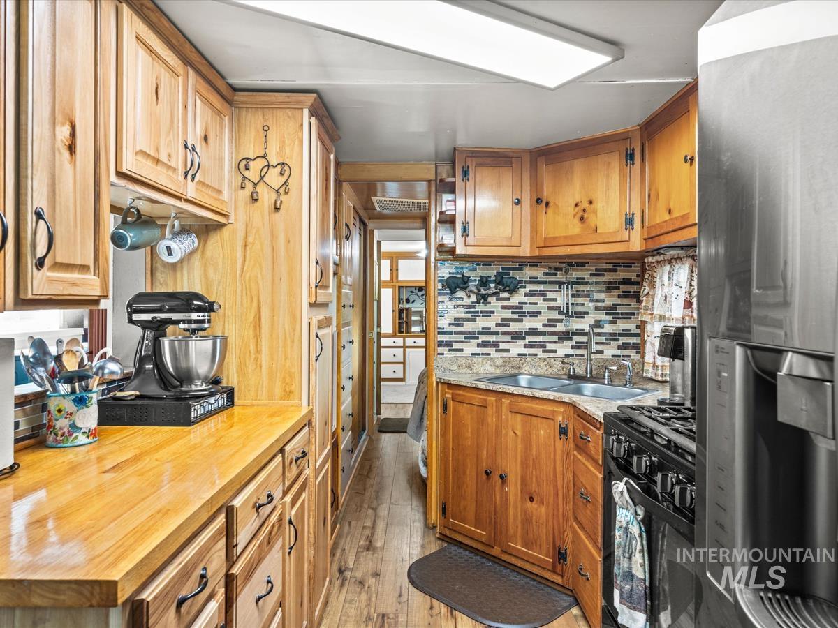 497 Micki Road, Cascade, Idaho 83611, 2 Bedrooms, 1 Bathroom, Residential For Sale, Price $325,000,MLS 98990748