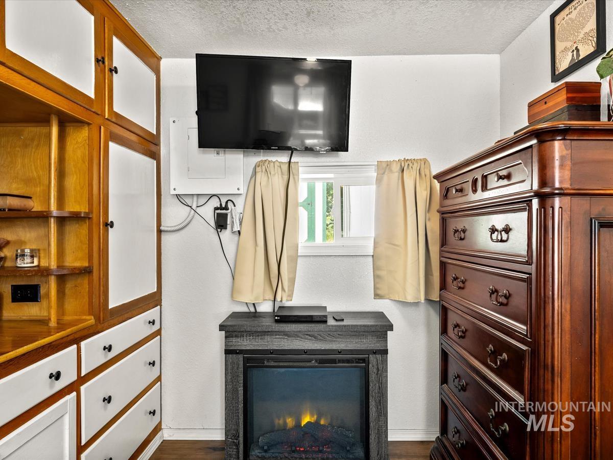 497 Micki Road, Cascade, Idaho 83611, 2 Bedrooms, 1 Bathroom, Residential For Sale, Price $325,000,MLS 98990748