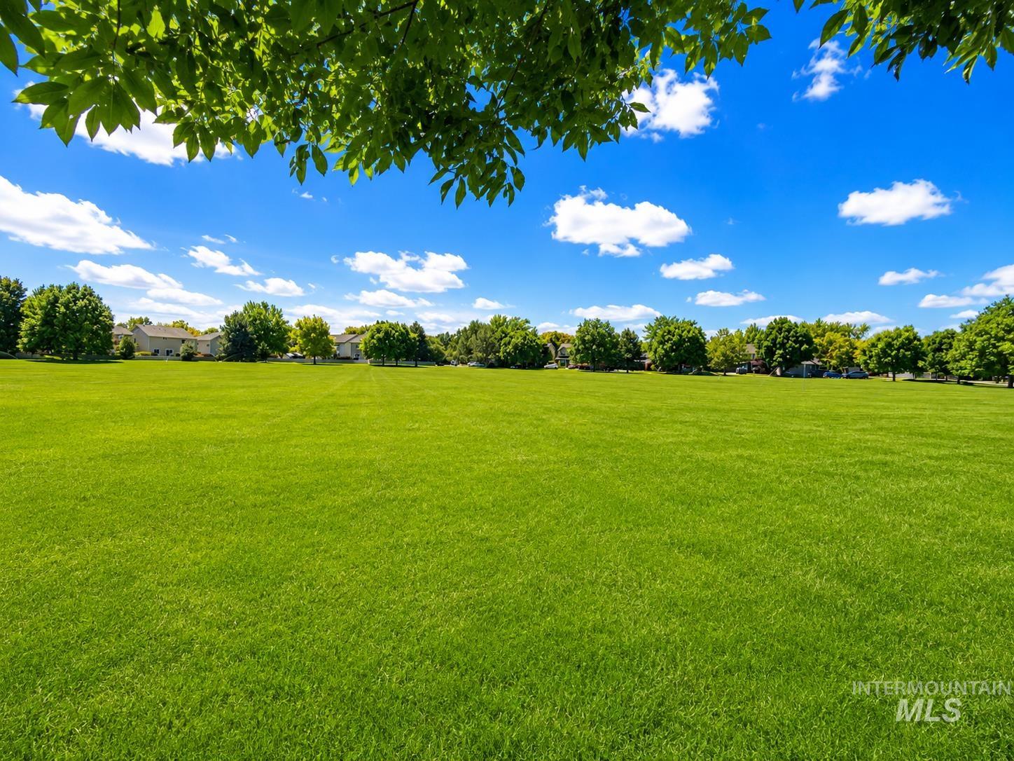 10122 W Shelborne Drive, Boise, Idaho 83709, 4 Bedrooms, 2.5 Bathrooms, Residential For Sale, Price $489,000,MLS 98990752