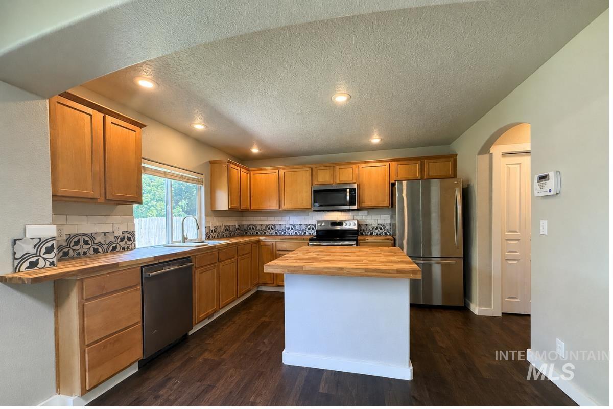 10122 W Shelborne Drive, Boise, Idaho 83709, 4 Bedrooms, 2.5 Bathrooms, Residential For Sale, Price $475,000, 98990752