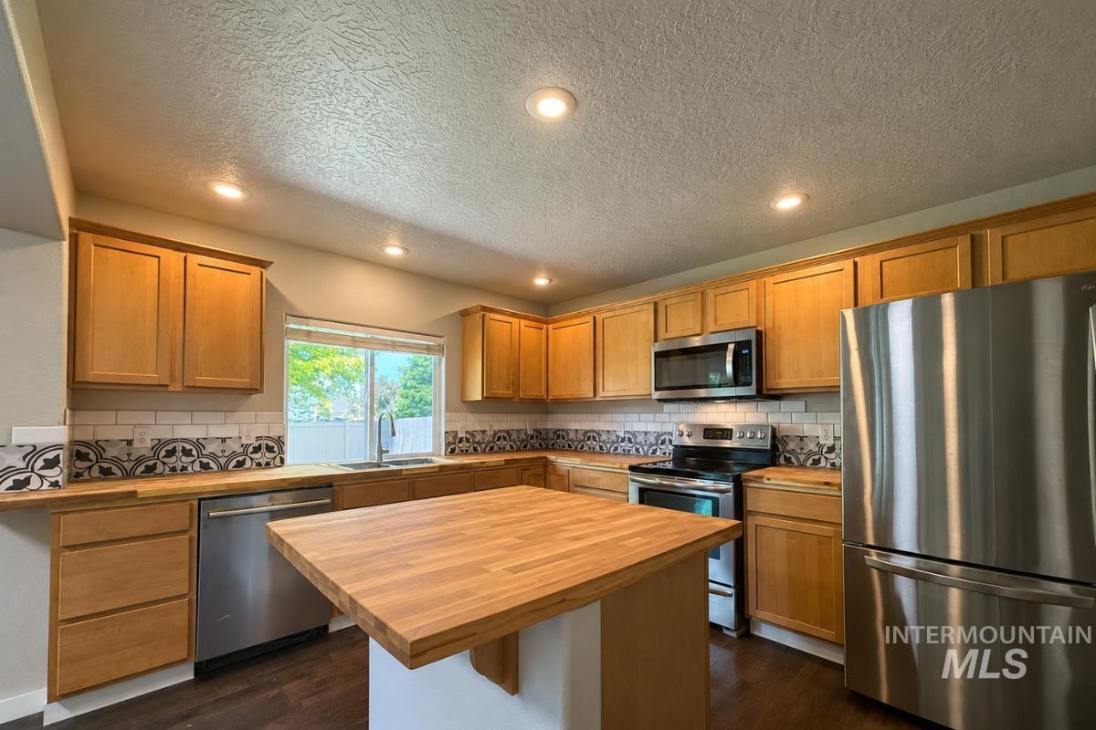 10122 W Shelborne Drive, Boise, Idaho 83709, 4 Bedrooms, 2.5 Bathrooms, Residential For Sale, Price $475,000, 98990752