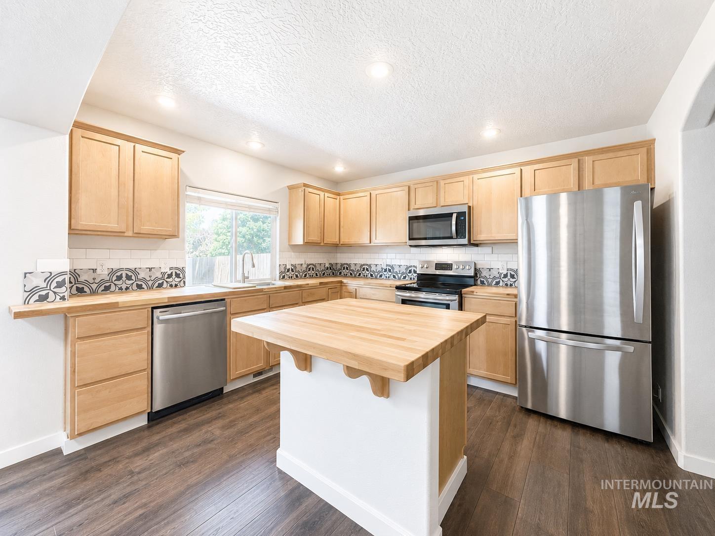 10122 W Shelborne Drive, Boise, Idaho 83709, 4 Bedrooms, 2.5 Bathrooms, Residential For Sale, Price $489,000,MLS 98990752