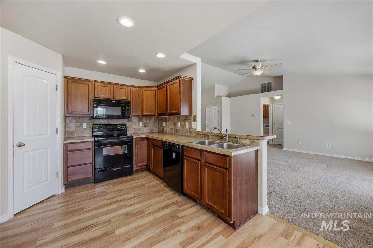 316 Jeannie Way, Twin Falls, Idaho 83301, 3 Bedrooms, 2.5 Bathrooms, Residential For Sale, Price $389,900,MLS 98990754
