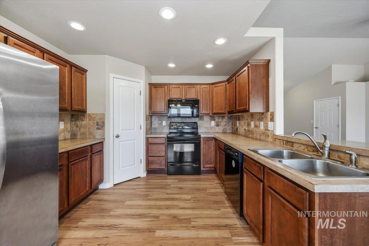 316 Jeannie Way, Twin Falls, Idaho 83301, 3 Bedrooms, 2.5 Bathrooms, Residential For Sale, Price $389,900,MLS 98990754