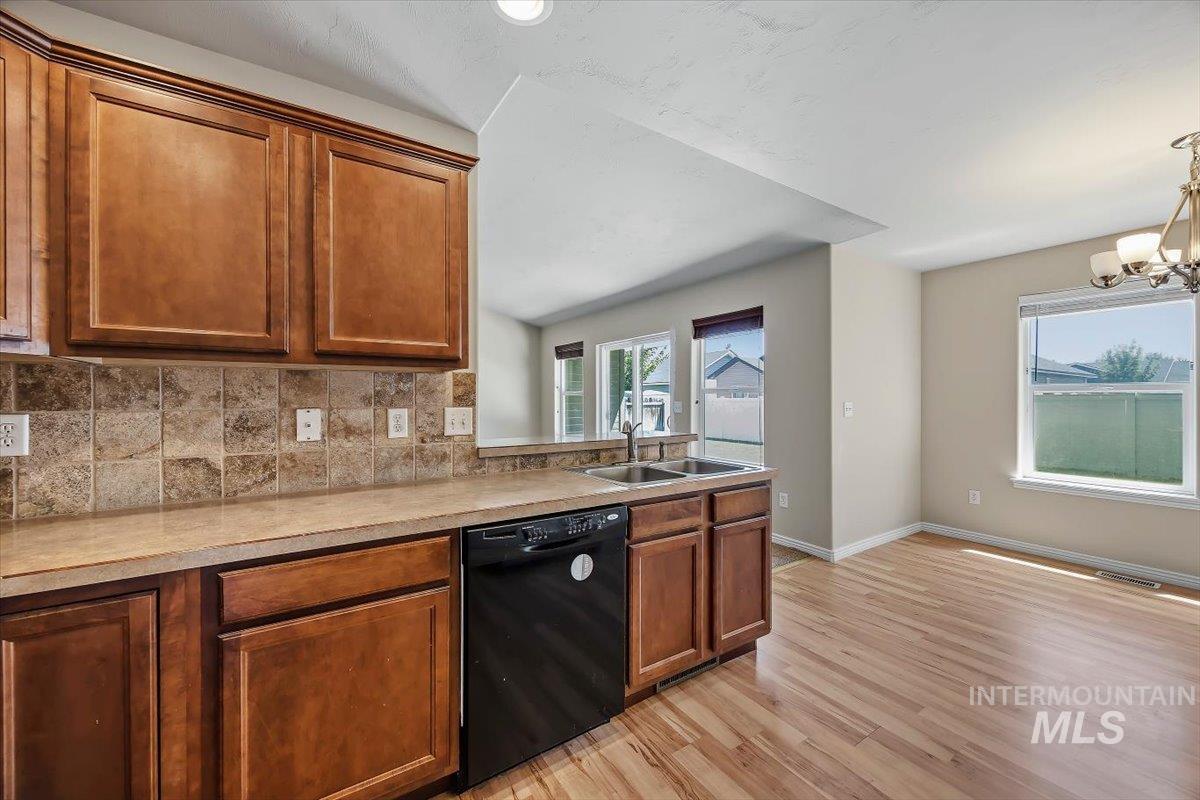 316 Jeannie Way, Twin Falls, Idaho 83301, 3 Bedrooms, 2.5 Bathrooms, Residential For Sale, Price $389,900,MLS 98990754