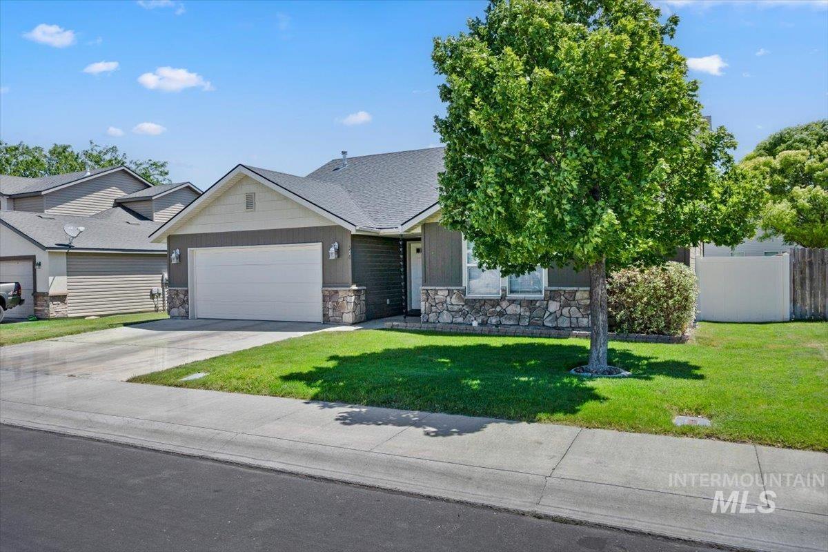 316 Jeannie Way, Twin Falls, Idaho 83301, 3 Bedrooms, 2.5 Bathrooms, Residential For Sale, Price $389,900,MLS 98990754