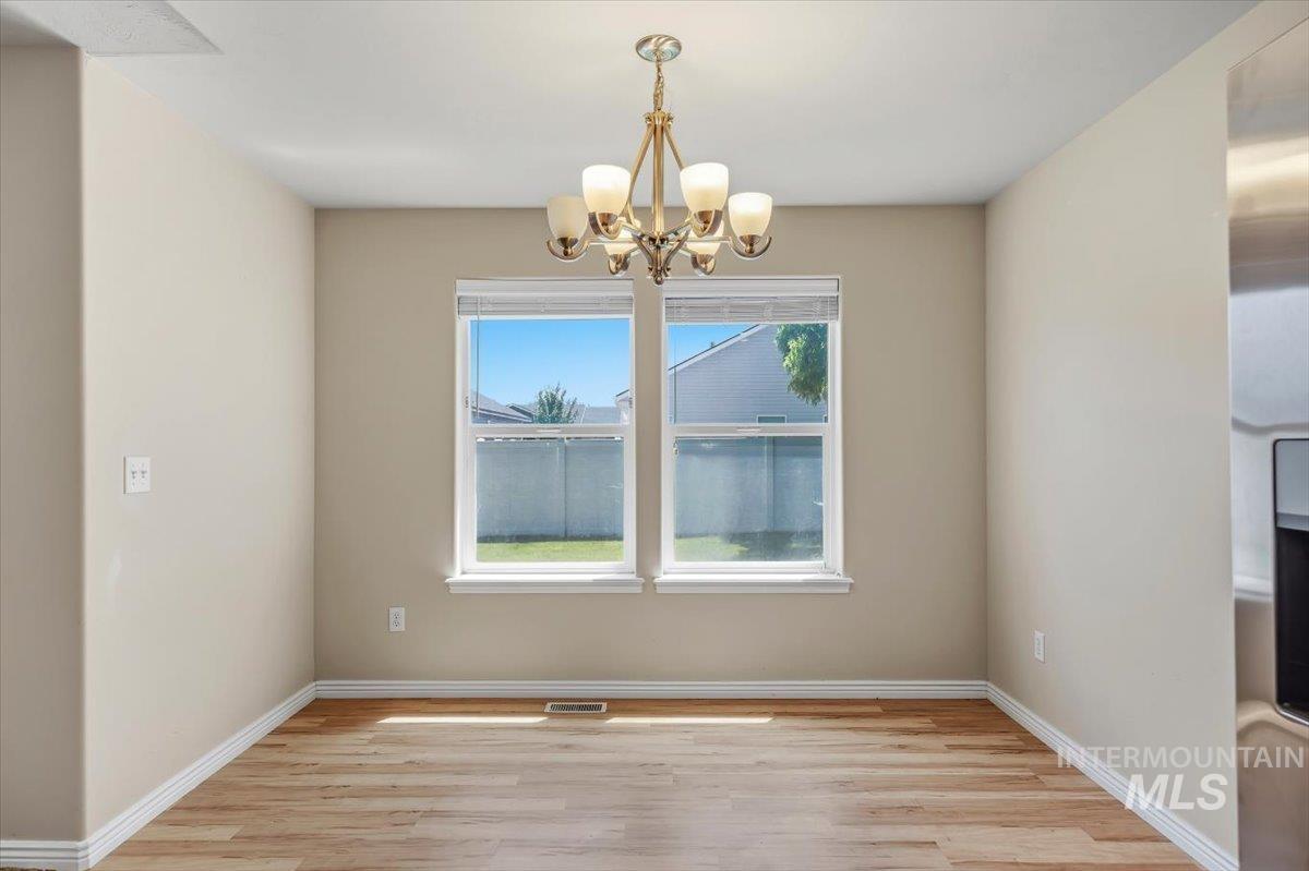 316 Jeannie Way, Twin Falls, Idaho 83301, 3 Bedrooms, 2.5 Bathrooms, Residential For Sale, Price $389,900,MLS 98990754