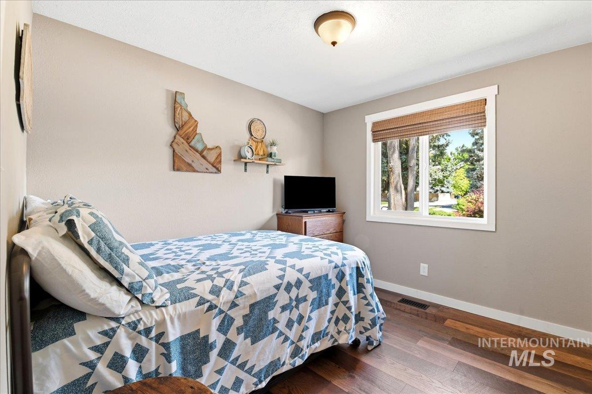 7789 W Sagebrush Way, Boise, Idaho 83709, 3 Bedrooms, 2 Bathrooms, Residential For Sale, Price $590,000, 98990761