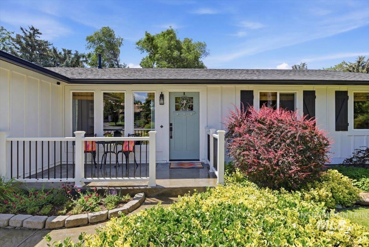 7789 W Sagebrush Way, Boise, Idaho 83709, 3 Bedrooms, 2 Bathrooms, Residential For Sale, Price $590,000, 98990761