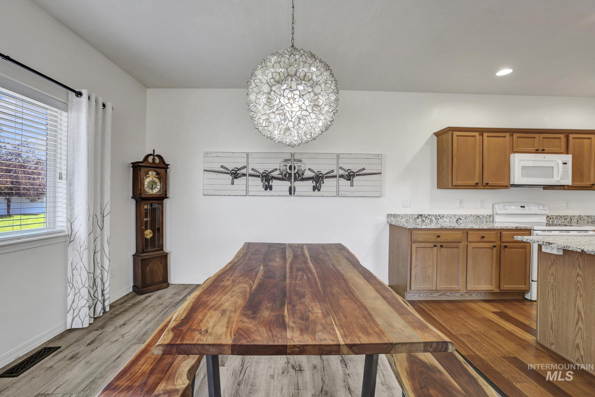 1880 Boston Way, Twin Falls, Idaho 83301, 2 Bedrooms, 2 Bathrooms, Residential For Sale, Price $315,000, 98990773