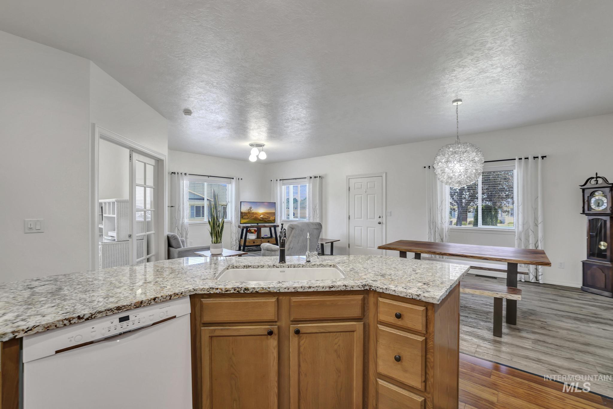 1880 Boston Way, Twin Falls, Idaho 83301, 2 Bedrooms, 2 Bathrooms, Residential For Sale, Price $315,000, 98990773