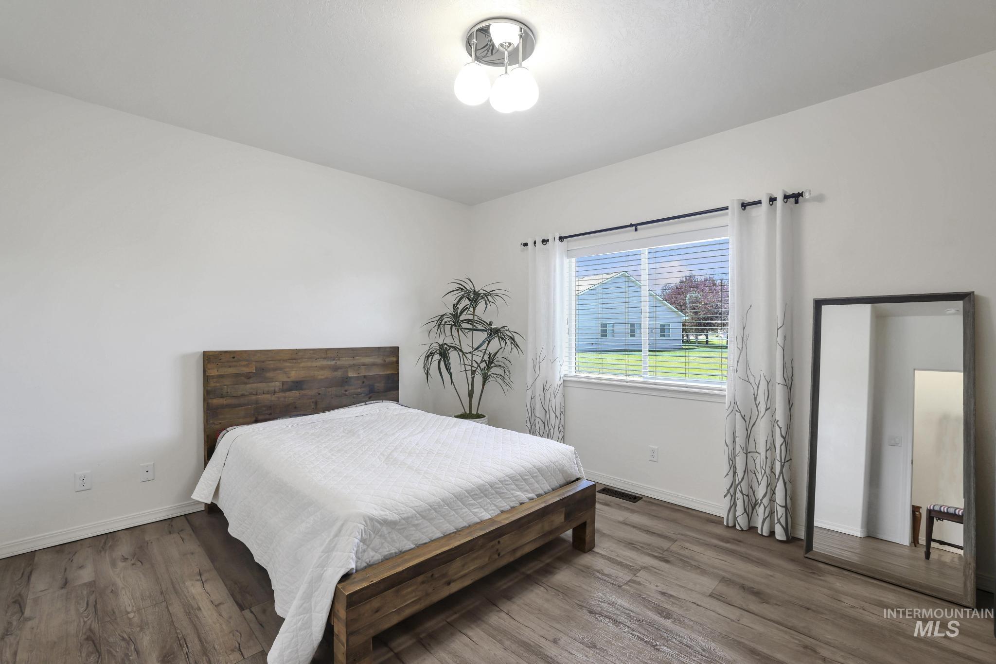 1880 Boston Way, Twin Falls, Idaho 83301, 2 Bedrooms, 2 Bathrooms, Residential For Sale, Price $315,000, 98990773
