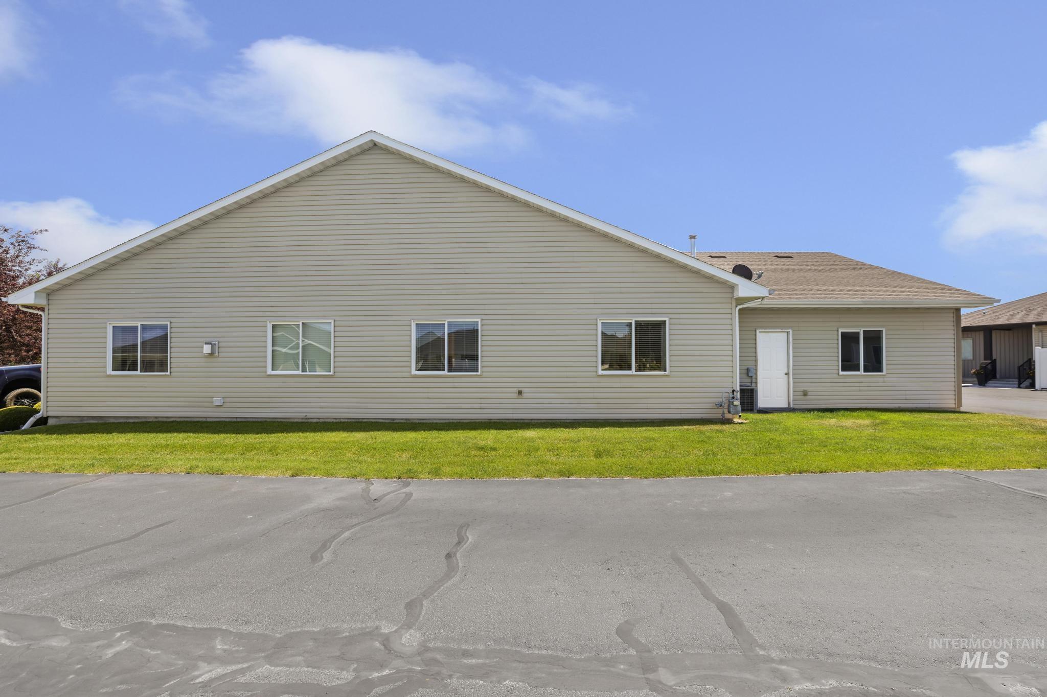 1880 Boston Way, Twin Falls, Idaho 83301, 2 Bedrooms, 2 Bathrooms, Residential For Sale, Price $315,000, 98990773