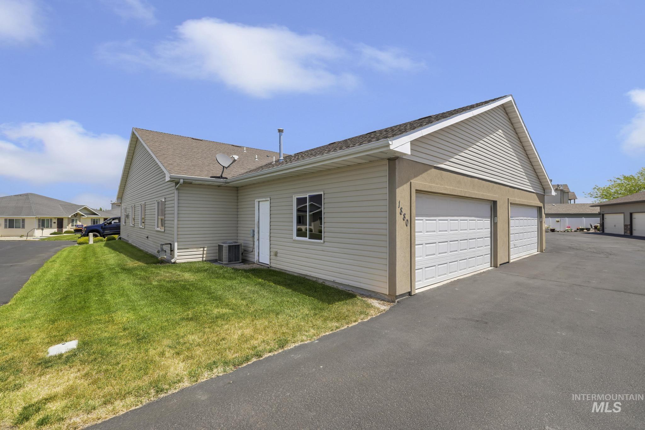 1880 Boston Way, Twin Falls, Idaho 83301, 2 Bedrooms, 2 Bathrooms, Residential For Sale, Price $315,000, 98990773