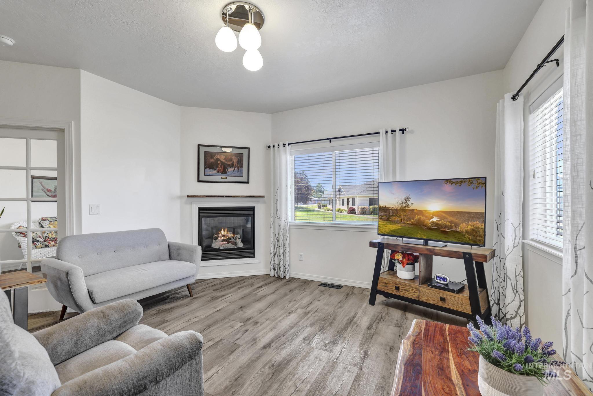 1880 Boston Way, Twin Falls, Idaho 83301, 2 Bedrooms, 2 Bathrooms, Residential For Sale, Price $315,000, 98990773