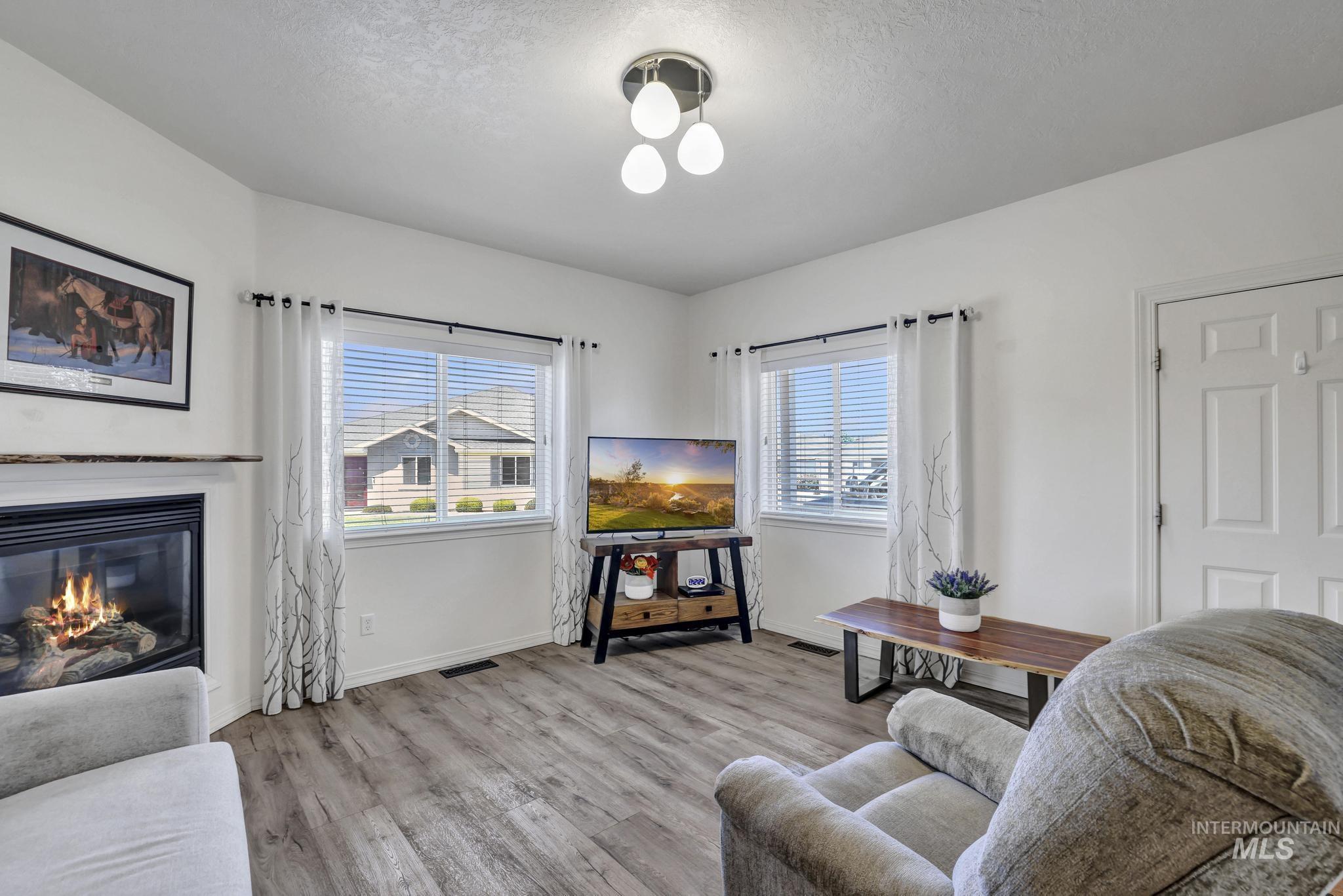 1880 Boston Way, Twin Falls, Idaho 83301, 2 Bedrooms, 2 Bathrooms, Residential For Sale, Price $315,000, 98990773