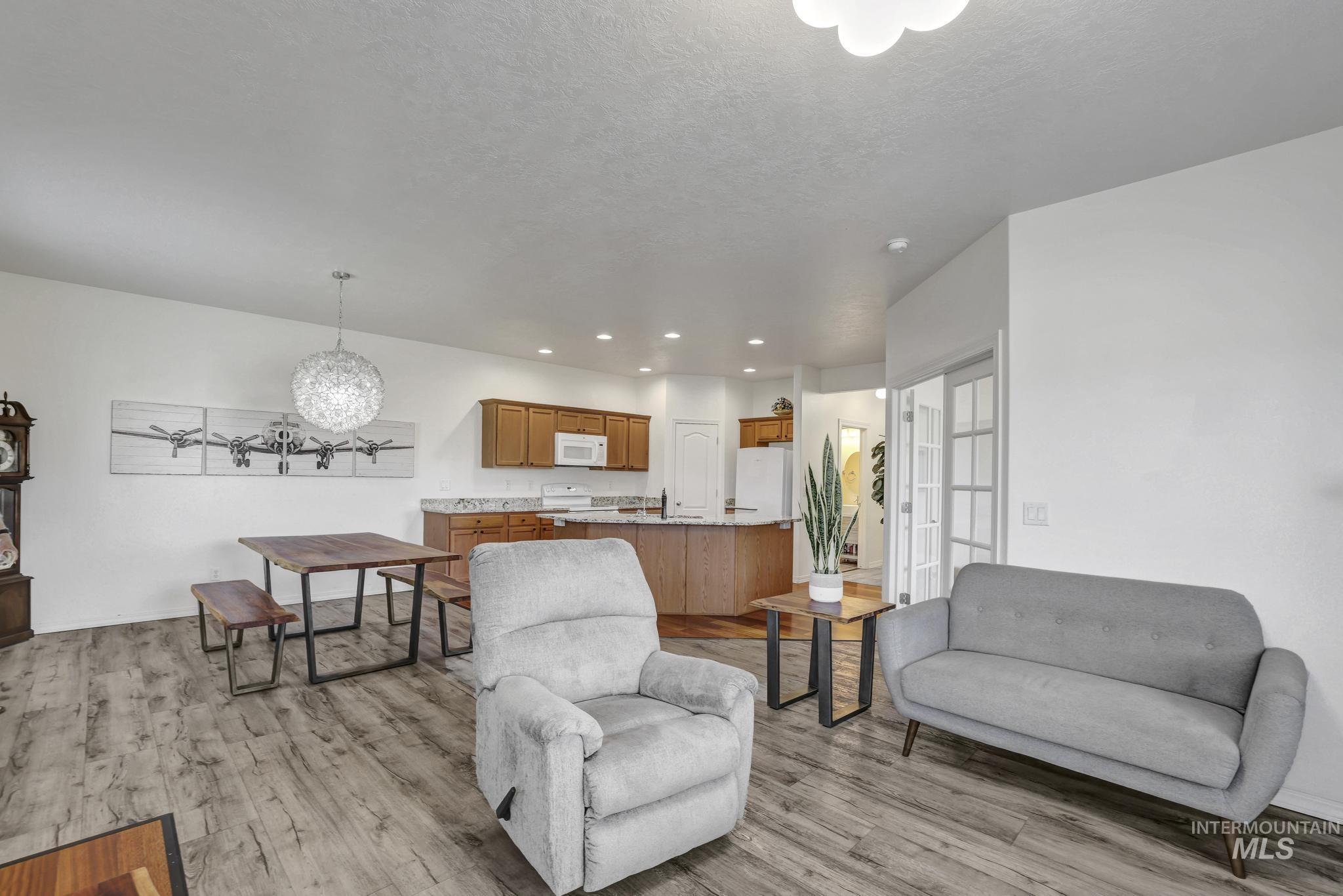 1880 Boston Way, Twin Falls, Idaho 83301, 2 Bedrooms, 2 Bathrooms, Residential For Sale, Price $315,000, 98990773