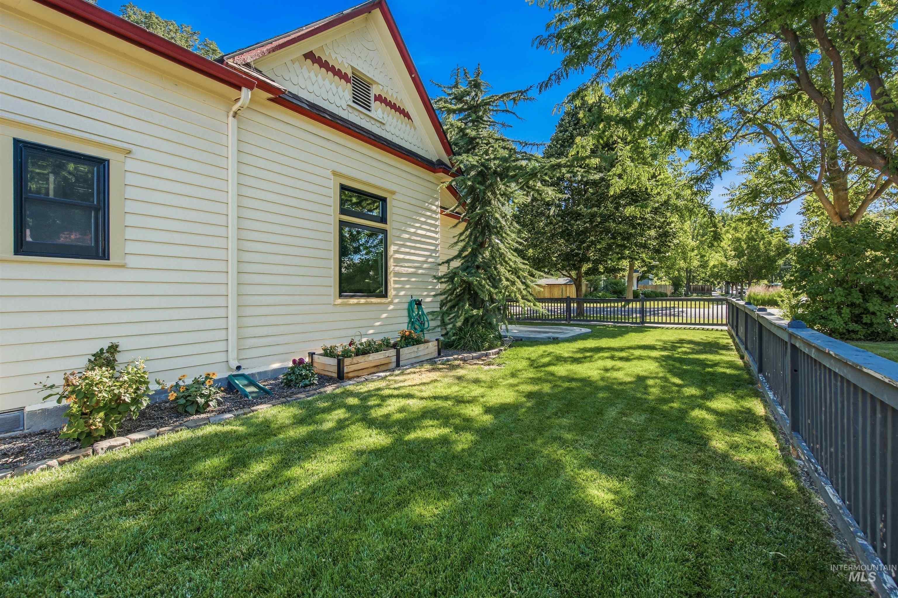 1401 N 18th St, Boise, Idaho 83702, 2 Bedrooms, 2 Bathrooms, Residential For Sale, Price $699,900,MLS 98990777