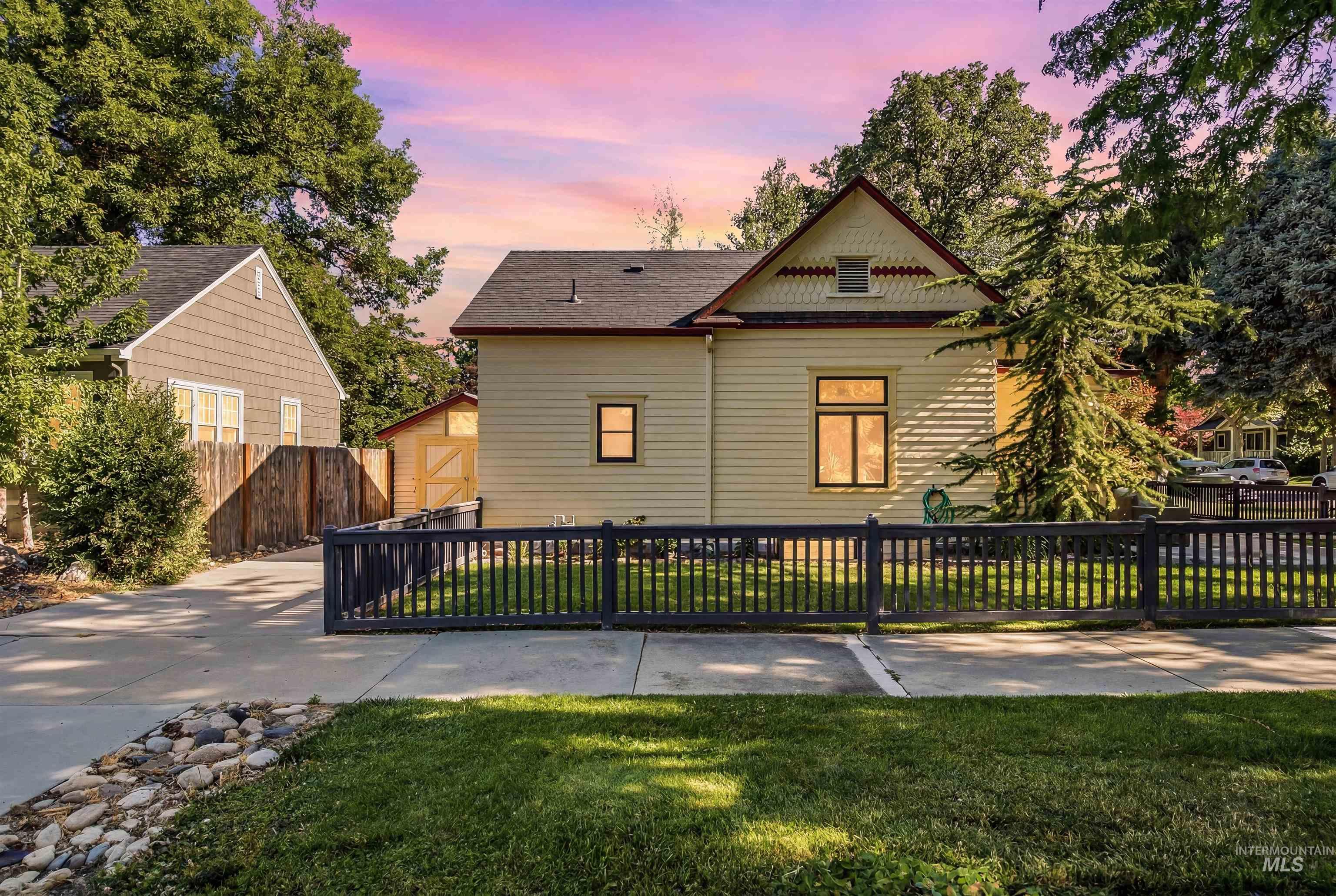 1401 N 18th St, Boise, Idaho 83702, 2 Bedrooms, 2 Bathrooms, Residential For Sale, Price $699,900,MLS 98990777