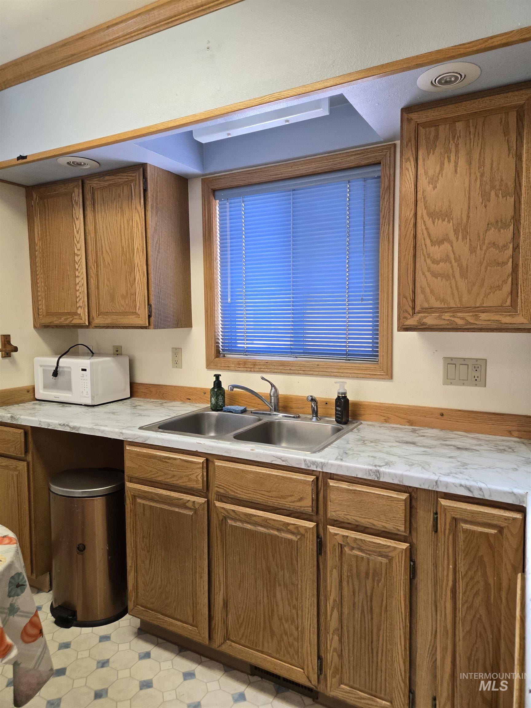 78 NW 5th Street, Ontario, Oregon 97914, 2 Bedrooms, 2.5 Bathrooms, Residential For Sale, Price $287,000,MLS 98990780